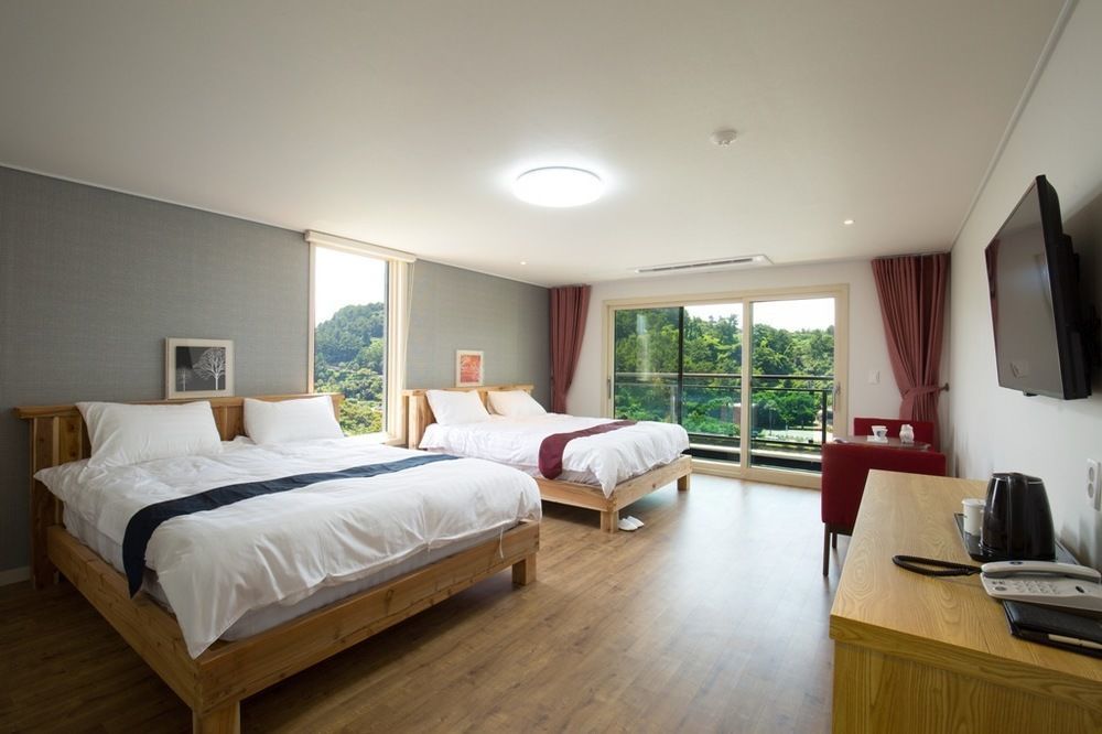 Cheonjiyeon Crystal Hotel Seogwipo Dış mekan fotoğraf