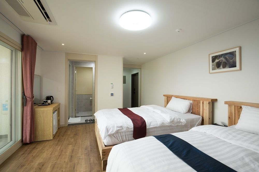 Cheonjiyeon Crystal Hotel Seogwipo Dış mekan fotoğraf